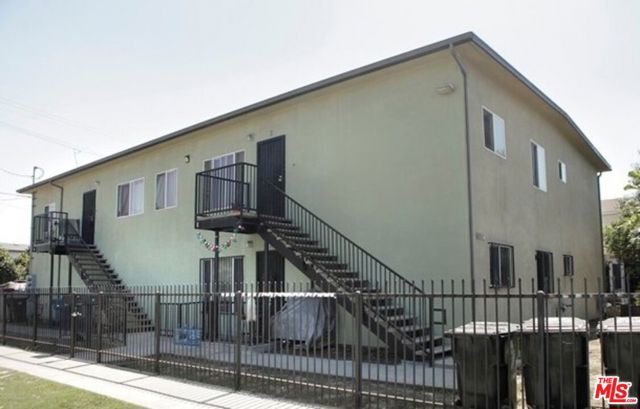 9004 S San Pedro Street, Los Angeles CA: https://media.crmls.org/mediaz/93f930ab-fcdd-4168-83bf-9df423a9caaa.jpg