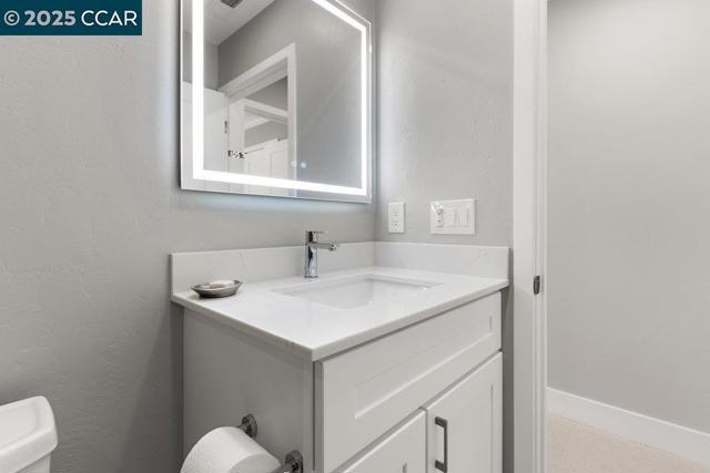5593 Terra Granada Dr, Walnut Creek CA: https://media.crmls.org/mediaz/93f94cbd-a290-43b6-bb97-b24119514fb3.jpg