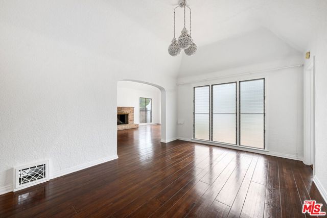 330 N La Jolla Avenue, Los Angeles CA: https://media.crmls.org/mediaz/93f9a2c6-9209-4d65-80cb-45eb6972991a.jpg