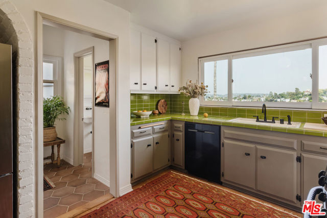 3744 Clayton Avenue, Los Angeles CA: https://media.crmls.org/mediaz/93fad0e1-ef62-4b6f-9972-2c958818fdb2.jpg
