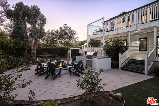 30362 Morning View Drive, Malibu CA: https://media.crmls.org/mediaz/93faf6db-c8d1-4a00-891f-c1c0dc4c19ce.jpg