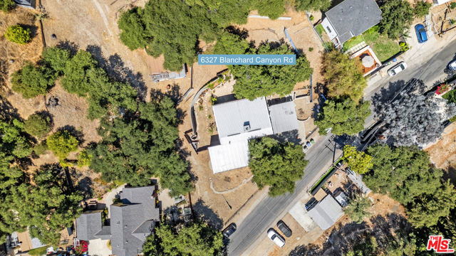 6349 Blanchard Canyon Road, Tujunga CA: https://media.crmls.org/mediaz/93fb47b5-3c8d-492f-85f2-f1c1d12e776a.jpg