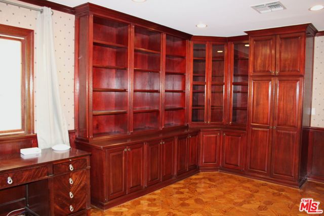 11502 Dona Teresa Drive, Studio City CA: https://media.crmls.org/mediaz/93fb7756-ef85-4e53-8b3c-ca09b8ff9b4c.jpg