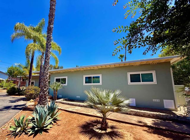 1461 Sunrise Drive, Vista CA: https://media.crmls.org/mediaz/93fc163d-e38a-46ad-afe6-04786ce2112e.jpg