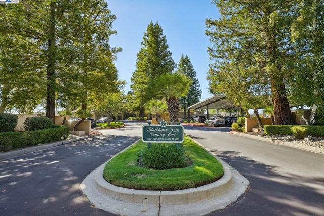 108 Kingswood Cir, Danville CA: https://media.crmls.org/mediaz/93fc5e3a-2b70-47bb-8163-d3767493abc2.jpg