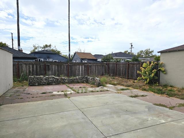 335 Cuardo Avenue, Millbrae CA: https://media.crmls.org/mediaz/93fce5c1-2e46-46b7-bba4-34ceeda37574.jpg