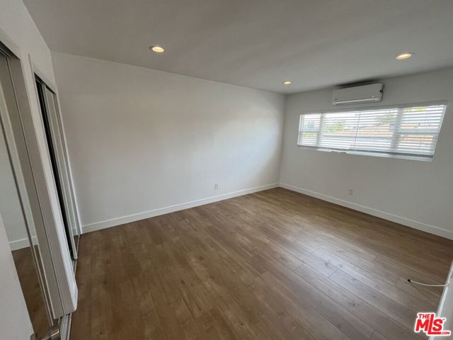 561 N Sweetzer Avenue, West Hollywood CA: https://media.crmls.org/mediaz/93fd096e-7fc8-4be8-8373-835097075955.jpg