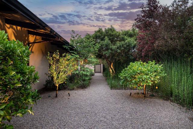 6005 La Jolla Scenic Dr S, La Jolla CA: https://media.crmls.org/mediaz/93fd0e89-8dde-4768-bf52-3331893138e4.jpg