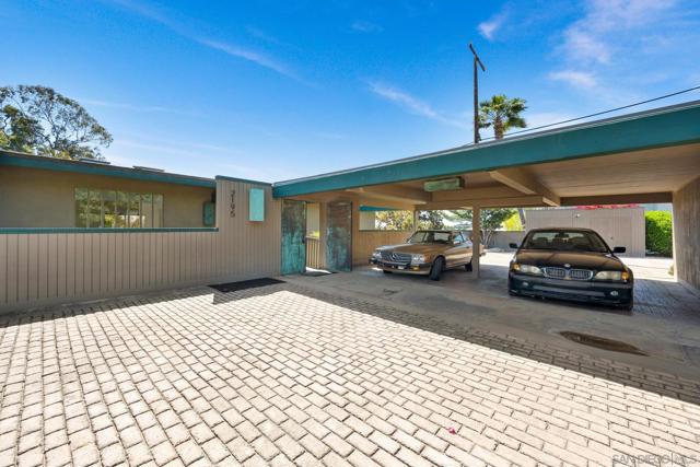 2195 Hayden Way, San Diego CA: https://media.crmls.org/mediaz/93fe6659-12ca-4329-838e-dc193cd3d015.jpg