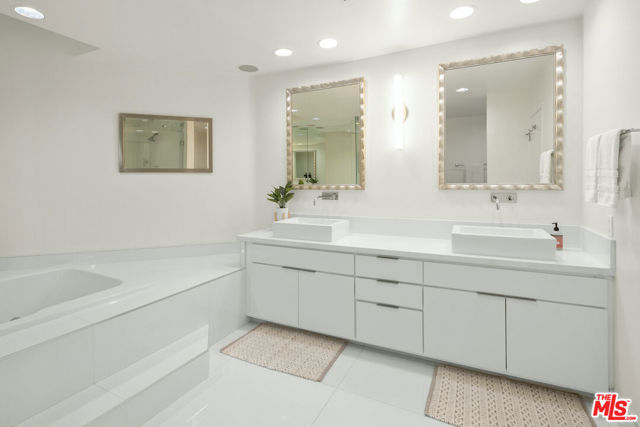 2231 Sunset Plaza Drive, Los Angeles CA: https://media.crmls.org/mediaz/93fe9118-2a73-4c1f-a3e6-9381d0bb2a15.jpg