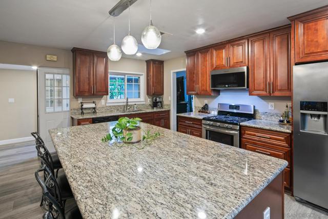 750 Mission Ave, Chula Vista CA: https://media.crmls.org/mediaz/93fededb-e982-4551-bafb-4ac9cb030914.jpg
