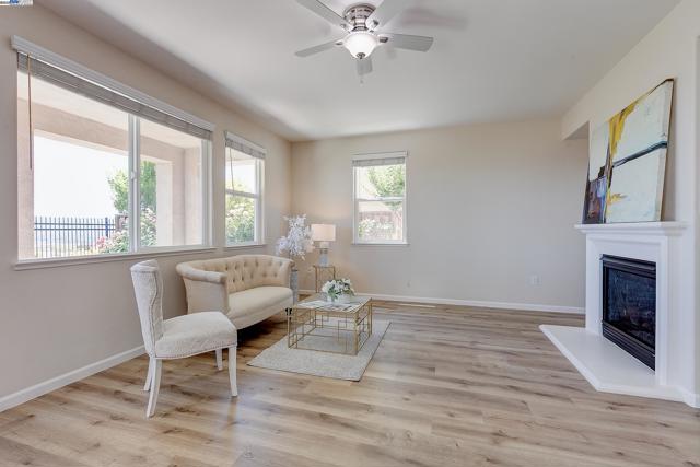 2528 AMANTEA WAY, Dublin CA: https://media.crmls.org/mediaz/93ff23c4-ec0f-4cf5-a74f-cedfe08594a0.jpg
