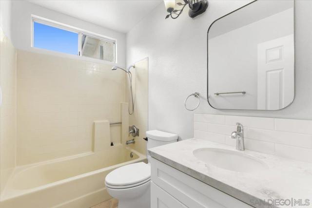 5356 Malcolm St, Oceanside CA: https://media.crmls.org/mediaz/93ff7d4f-20fd-4bb3-87a8-720d8e3d63dc.jpg