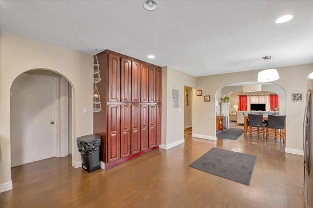 8245 Golf Links Road, Oakland CA: https://media.crmls.org/mediaz/93ffce11-1fdf-4a9b-aa4f-532e3b08157f.jpg