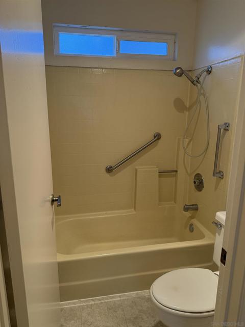 7551 Rainswept Ln, San Diego CA: https://media.crmls.org/mediaz/93ffd76c-3da6-4a98-a4b4-328bf8b3151d.jpg