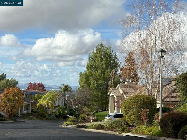 109 Forest Hill, Clayton CA: https://media.crmls.org/mediaz/94003a24-a3fa-4449-ba4d-46fd2be871ab.jpg
