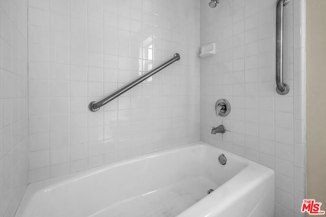 13135 Mindanao Way, Marina del Rey CA: https://media.crmls.org/mediaz/940071b4-1add-4314-b921-29a1c42464d4.jpg