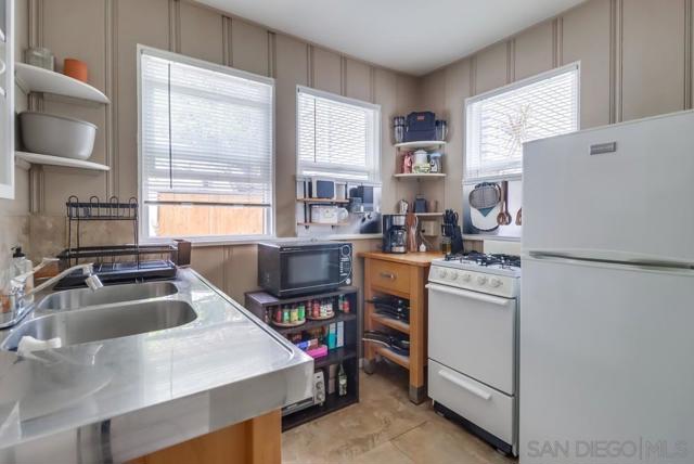 1834 Polk, San Diego CA: https://media.crmls.org/mediaz/9400a8b0-401b-4530-8ed4-6d3e41d67307.jpg