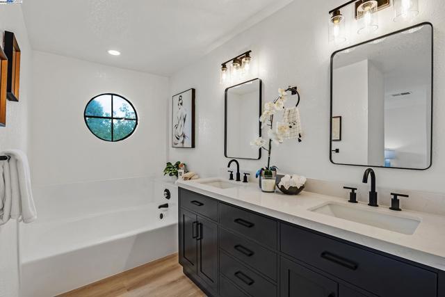 2227 Foxhill Drive, Martinez CA: https://media.crmls.org/mediaz/9400e9eb-1c14-4f49-8d6c-34e315bf2e48.jpg