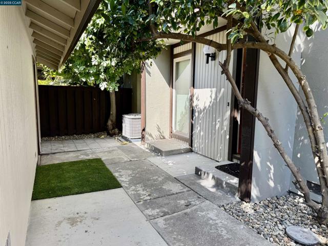 1564 Candelero Drive, Walnut Creek CA: https://media.crmls.org/mediaz/9400fbf0-71c7-4c6e-a050-26ffa715076b.jpg