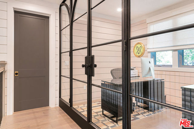 4117 Dixie Canyon Avenue, Sherman Oaks CA: https://media.crmls.org/mediaz/94016ce7-cdac-4f35-a880-4d1df9ef93de.jpg