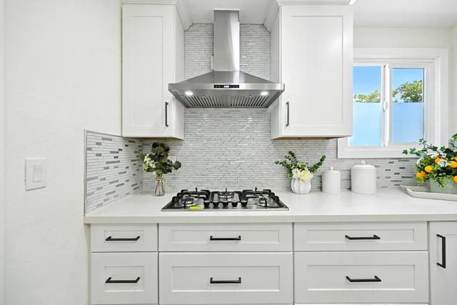 1504 York Avenue, San Mateo CA: https://media.crmls.org/mediaz/9401b961-6ad6-4185-981b-a028b305a2e3.jpg
