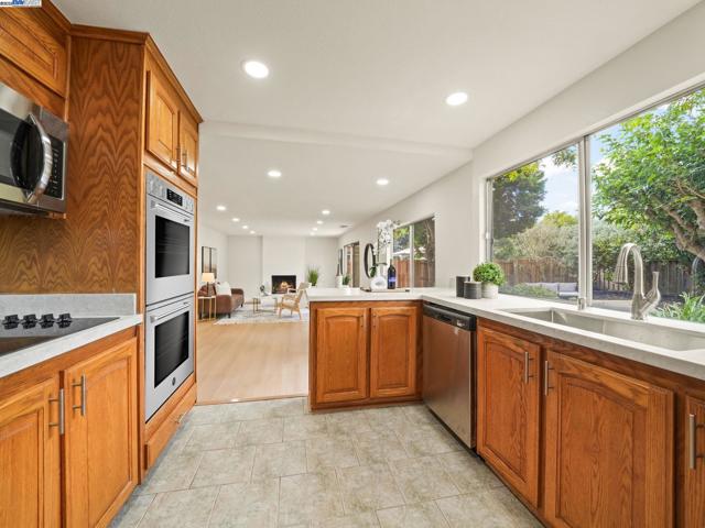 425 Lexington Dr, Vallejo CA: https://media.crmls.org/mediaz/9401d32b-e162-451e-beeb-91699ebab65d.jpg