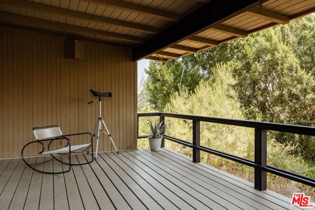 2 Seahurst Road, Rolling Hills Estates CA: https://media.crmls.org/mediaz/94031566-96ee-464c-a0b0-5b8edf2cc419.jpg