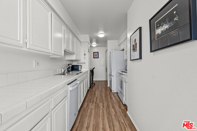 1340 S Beverly Glen Boulevard, Los Angeles CA: https://media.crmls.org/mediaz/94038233-65c9-4dda-90a1-b866980e2183.jpg