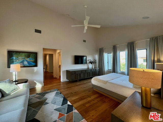 6435 Innsdale Drive, Los Angeles CA: https://media.crmls.org/mediaz/9403ce72-bb85-4d3a-94c2-e8f9a890b9b7.jpg