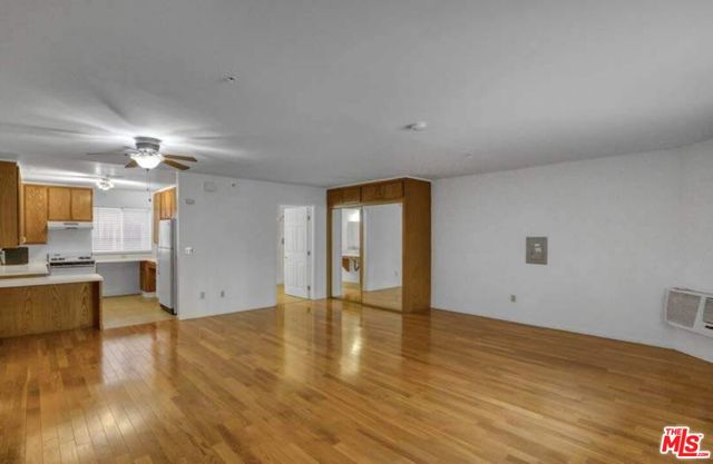 11508 Moorpark Street photo 7
