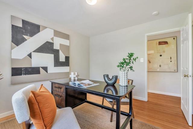 171 E Creek Drive, Menlo Park CA: https://media.crmls.org/mediaz/940438e4-efb9-4240-9bda-9cf7ce206a39.jpg