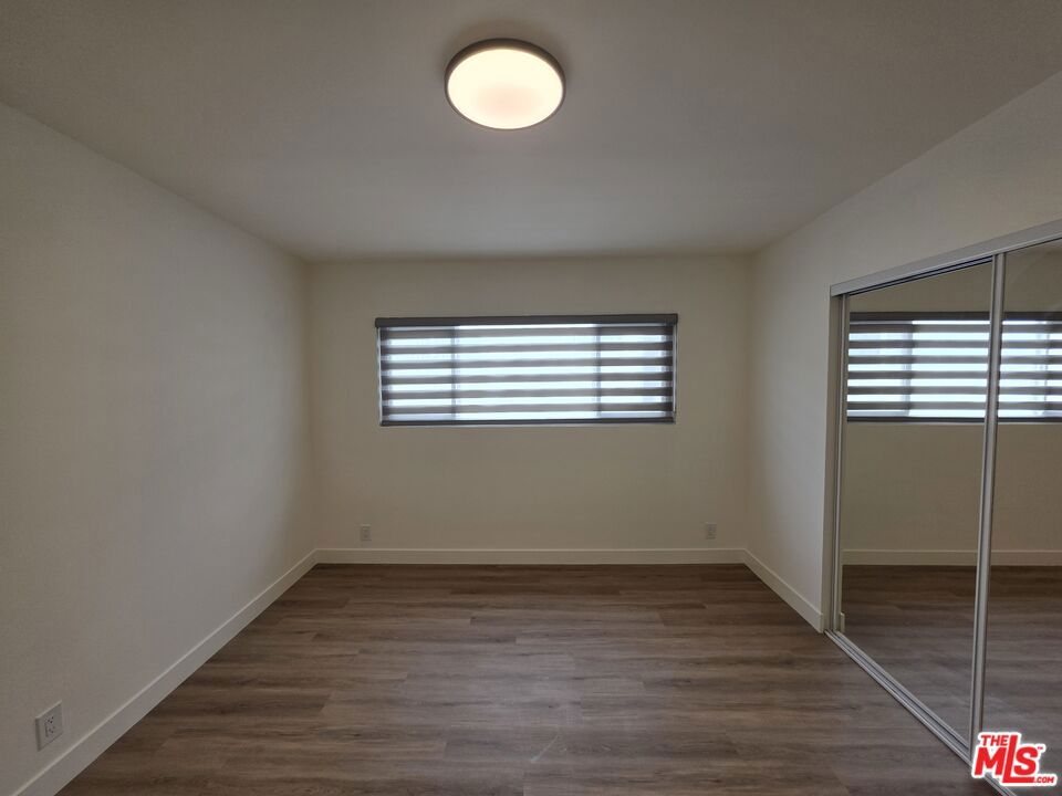 https://media.crmls.org/mediaz/940444da-0b20-4f18-b711-b465e7b3db0d.jpg?preset=X-Large