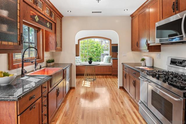 4605 4607 Terrace Dr, San Diego CA: https://media.crmls.org/mediaz/940458b8-d768-4859-9398-fe8888607738.jpg