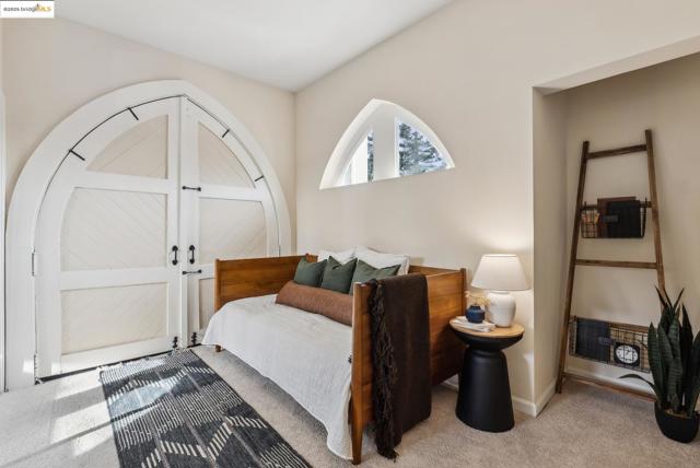 6300 Shattuck Ave, Oakland CA: https://media.crmls.org/mediaz/94045b02-31c9-4bd2-ac6d-0ec3f9fad660.jpg