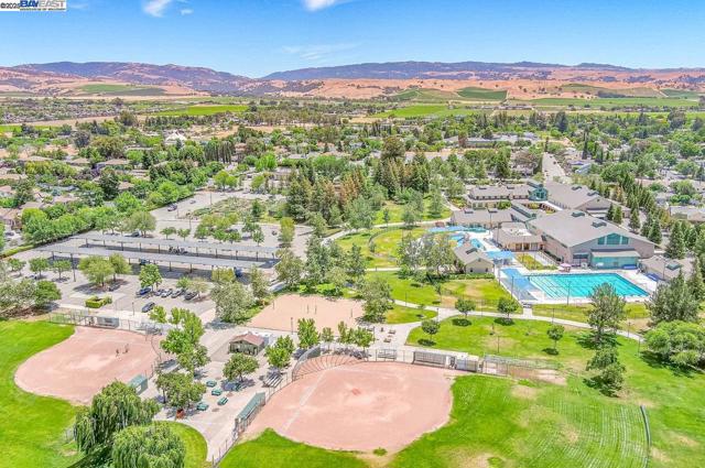 847 Dana Cir, Livermore CA: https://media.crmls.org/mediaz/94051ff7-4050-4561-b0ee-f018df408e06.jpg