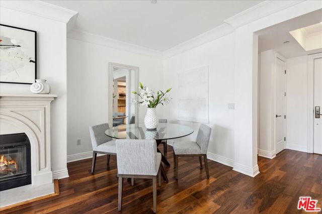 261 S Reeves Drive, Beverly Hills CA: https://media.crmls.org/mediaz/94053573-684b-4ccd-95e8-6e1f7d188555.jpg