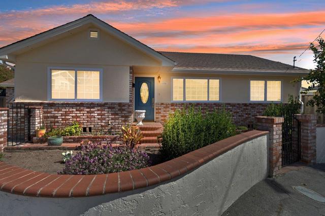 670 Van Buren Circle, Monterey CA: https://media.crmls.org/mediaz/94054820-49ec-41b8-8a9a-cf1e95c3d183.jpg