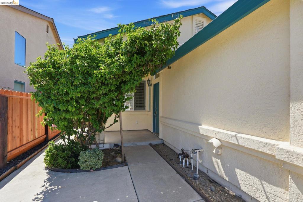 https://media.crmls.org/mediaz/940551d4-466a-4d62-b078-b79a05fe8d90.jpg?preset=X-Large