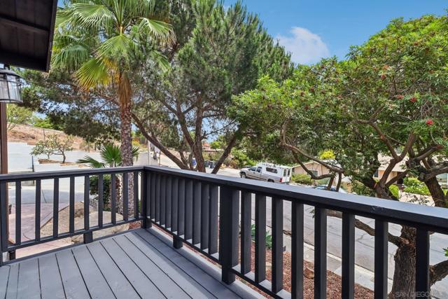 8560 Sunrise Ave, La Mesa CA: https://media.crmls.org/mediaz/940553bc-a205-46bf-bbbb-eac35faae8cd.jpg