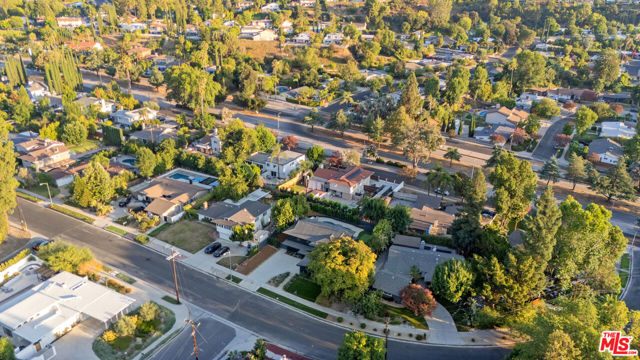 22824 Margarita Drive, Woodland Hills CA: https://media.crmls.org/mediaz/940567d7-15b8-4aca-801c-8de32414cec1.jpg