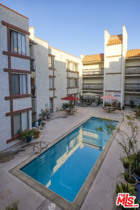 515 N Jackson Street, Glendale CA: https://media.crmls.org/mediaz/94060c50-a030-4da8-90f7-73d0a4c5f0bc.jpg