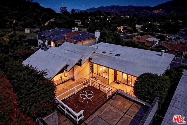 8554 Day Street, Sunland CA: https://media.crmls.org/mediaz/940623ee-e782-4fb7-9b42-f52403b79c90.jpg