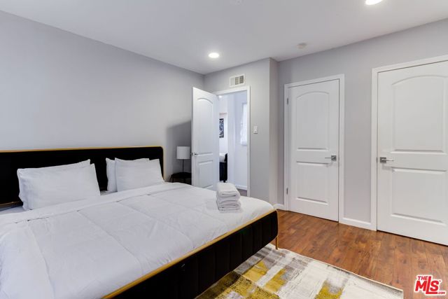 7553 GARDEN GROVE Avenue, Reseda CA: https://media.crmls.org/mediaz/9406742c-a84b-4cb9-80e3-92c227fc28da.jpg