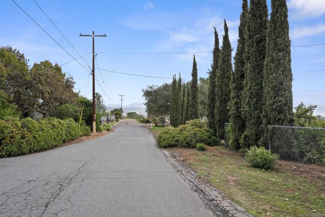 8016 Sterling Dr, El Cajon CA: https://media.crmls.org/mediaz/94075003-37e8-4df3-989f-6544df5e3653.jpg
