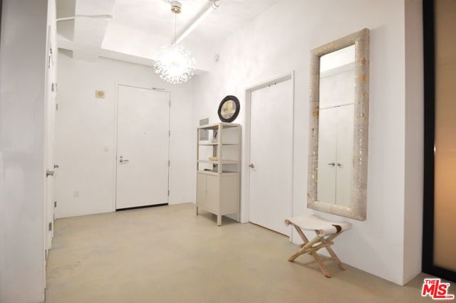 849 S Broadway, Los Angeles CA: https://media.crmls.org/mediaz/94076277-87d7-49d2-96df-aac83283fadd.jpg