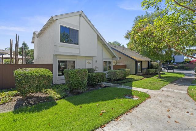 10748 Escobar Dr, San Diego CA: https://media.crmls.org/mediaz/94078757-bf48-4be1-ac19-13a8e5d58663.jpg