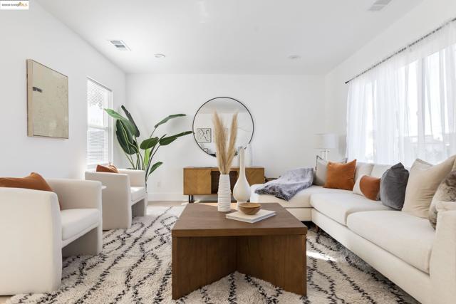 1026 43rd St, Emeryville CA: https://media.crmls.org/mediaz/9407baca-dacf-4eb5-86cb-a83e75fbd2df.jpg