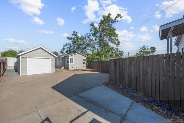 9920 22 River St, Lakeside CA: https://media.crmls.org/mediaz/94081a1d-af14-45c9-b726-9160b3d39c5d.jpg