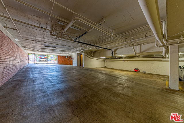 10611 Ashton Avenue, Los Angeles CA: https://media.crmls.org/mediaz/94092fbd-faa7-45c4-9e46-e4d8d10dc0b8.jpg